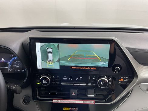 New 2026 Toyota Highlander Platinum AWD/4WD image 31