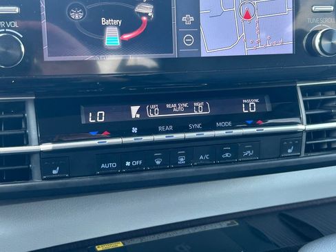 Certified 2023 Toyota Sienna XLE w/ XLE Plus Package FWD image 32