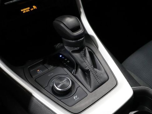 Used 2021 Toyota RAV4 LE w/ Carpet Mat Package (TMS) image 27