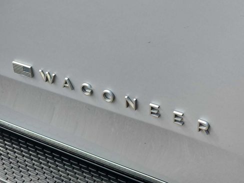 Used 2022 Jeep Wagoneer Series II w/ Premium Group I AWD/4WD image 11