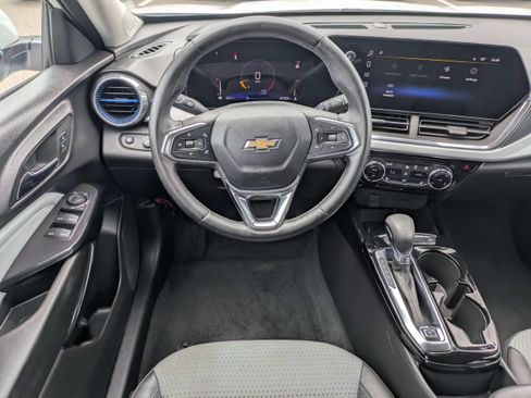 Used 2025 Chevrolet Trax LT w/ Driver Confidence Package FWD image 15