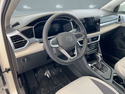 New 2026 Volkswagen Taos SE image 4