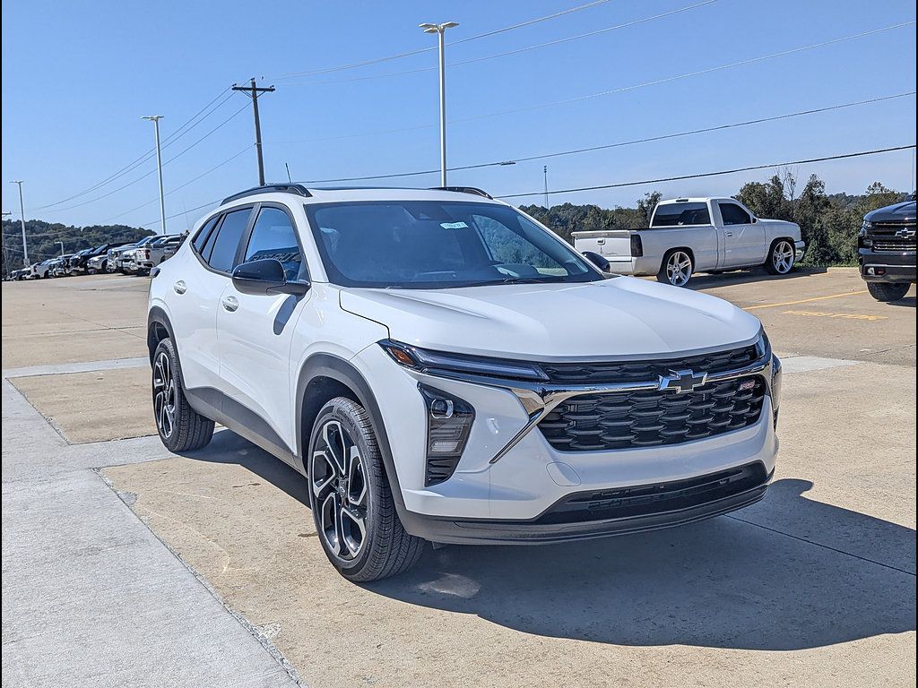 New 2026 Chevrolet Trax RS w/ Sunroof Package FWD image 5