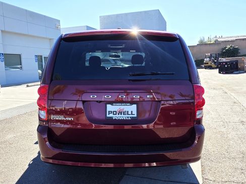 Used 2017 Dodge Grand Caravan SXT w/ Blacktop Package image 4