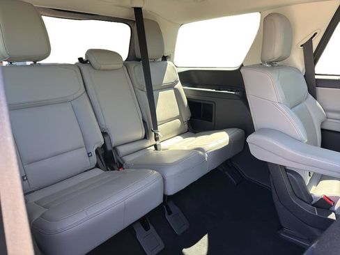 Certified 2025 Ford Expedition Active AWD/4WD image 8