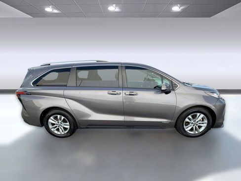 Certified 2021 Toyota Sienna Limited FWD image 7