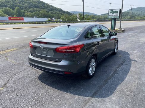 Used 2017 Ford Focus SE FWD image 6