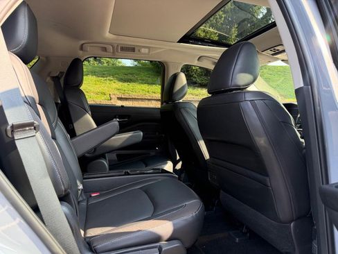 Used 2023 Nissan Pathfinder SL w/ SL Premium Package AWD/4WD image 10