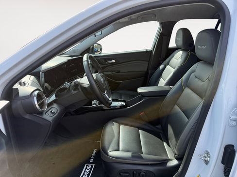 Used 2025 Chevrolet Trax ACTIV image 10