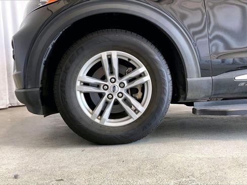Used 2021 Ford Explorer XLT image 6