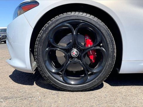 Used 2023 Alfa Romeo Giulia Ti AWD/4WD image 4