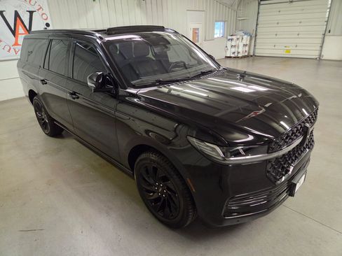 Used 2025 Lincoln Navigator L Reserve w/ Jet Appearance Package AWD/4WD image 11