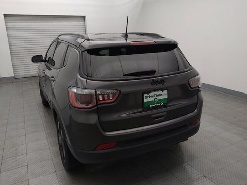Used 2019 Jeep Compass Latitude FWD image 6