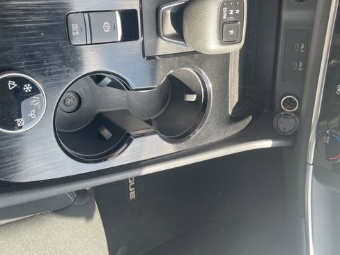 Used 2024 Nissan Rogue S image 22