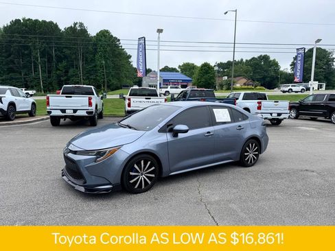 Used 2020 Toyota Corolla LE FWD image 2