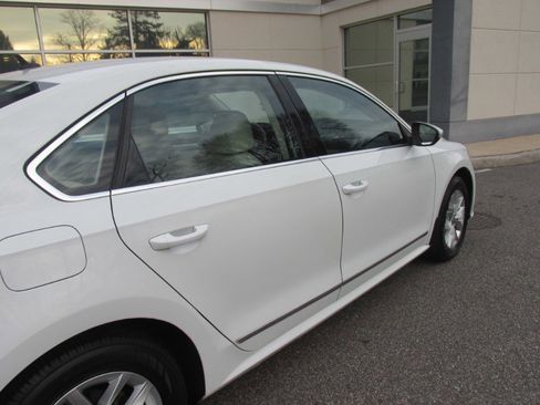 Used 2017 Volkswagen Passat 1.8T S image 32