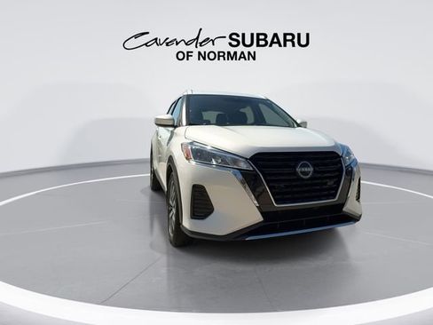 Used 2023 Nissan Kicks SV FWD image 3