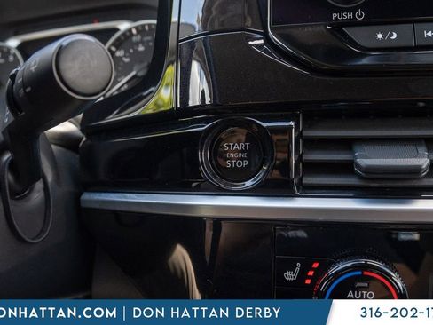 Used 2025 Nissan Pathfinder SV FWD image 11