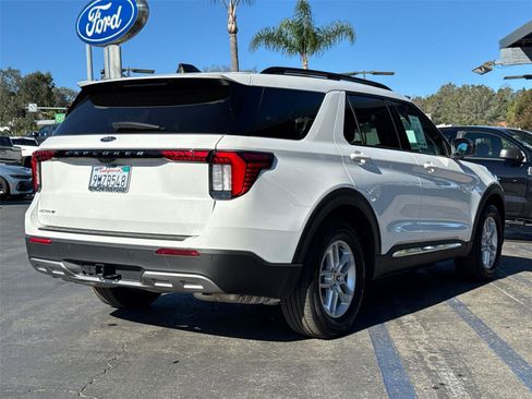 Used 2025 Ford Explorer Active w/ Active Comfort Package image 13