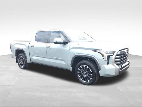 Used 2025 Toyota Tundra Limited AWD/4WD image 3