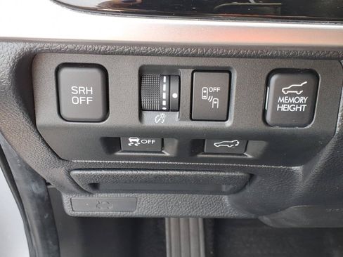 Used 2018 Subaru Forester 2.5i Touring AWD/4WD image 17