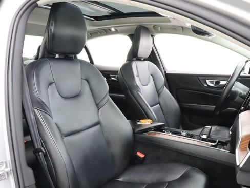 Used 2022 Volvo S60 B5 Momentum w/ Premium Package AWD/4WD image 27