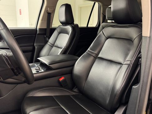 Used 2024 Lincoln Aviator AWD image 5