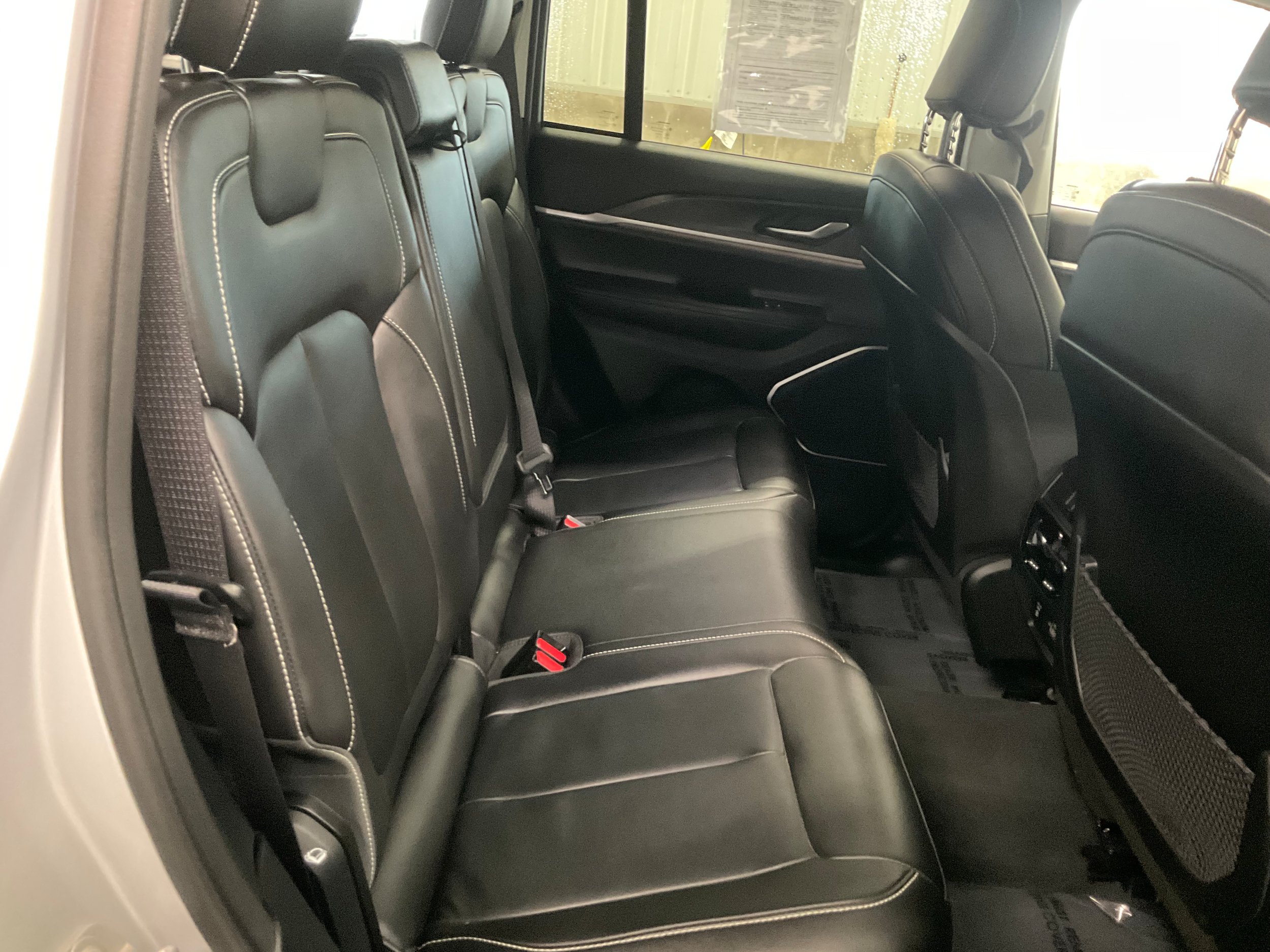 Used 2022 Jeep Grand Cherokee Limited AWD/4WD image 27