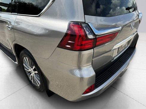 Used 2019 Lexus LX 570 4WD image 3