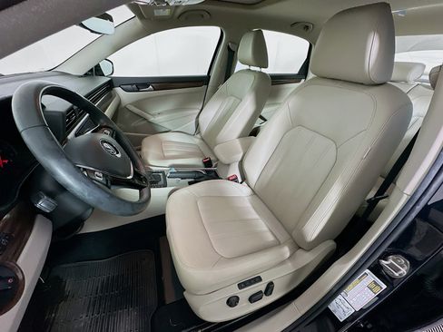 Used 2020 Volkswagen Passat 2.0T SEL image 13