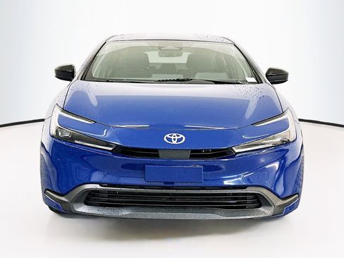 Used 2025 Toyota Prius LE FWD image 2