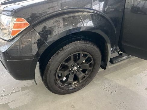Used 2020 Nissan Frontier SV w/ Midnight Edition Floor Mats RWD image 2