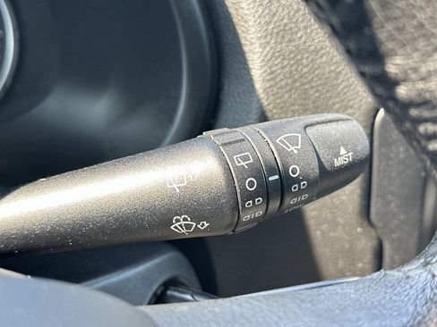 Used 2015 Jeep Renegade Latitude AWD/4WD image 24