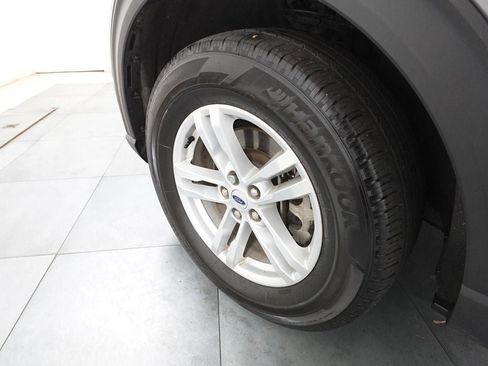 Certified 2024 Ford Explorer XLT image 29