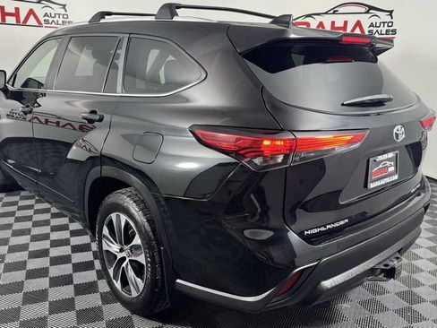 Used 2023 Toyota Highlander XLE AWD/4WD image 5