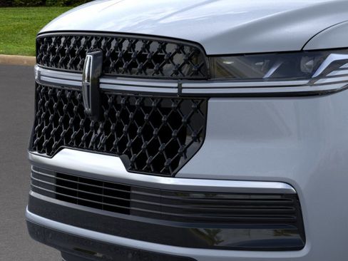 New 2025 Lincoln Navigator L Reserve w/ Jet Appearance Package AWD/4WD image 17