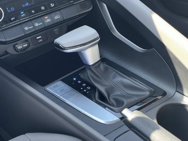Certified 2024 Hyundai Elantra SEL FWD image 31