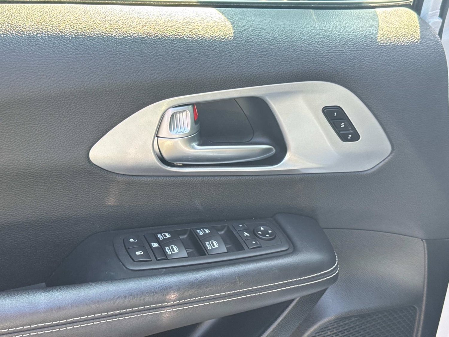 Used 2026 Chrysler Pacifica Limited FWD image 31