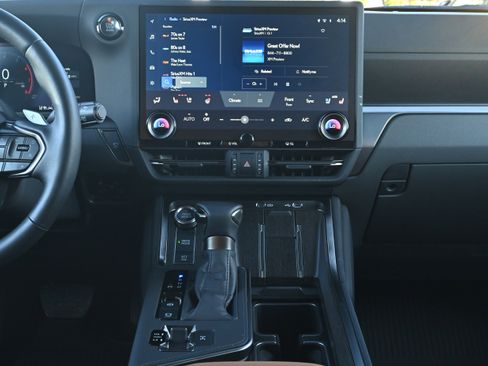 Used 2025 Lexus GX 550 w/ Accessory Package (2T) image 5