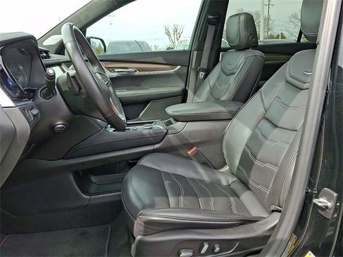 Used 2022 Cadillac XT6 Premium Luxury w/ Platinum Package image 11