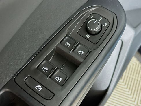 New 2026 Volkswagen Taos SE image 17