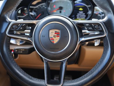 Used 2015 Porsche Cayenne S image 17