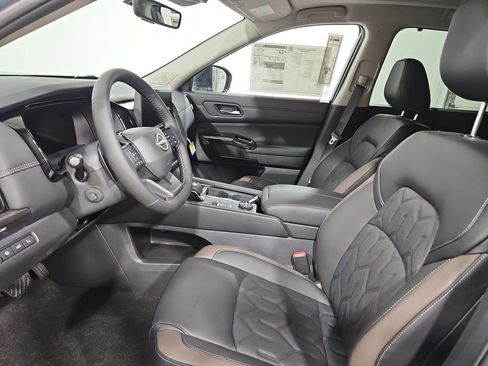 New 2026 Nissan Pathfinder Platinum image 10