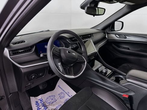 Certified 2024 Jeep Grand Cherokee Altitude image 17