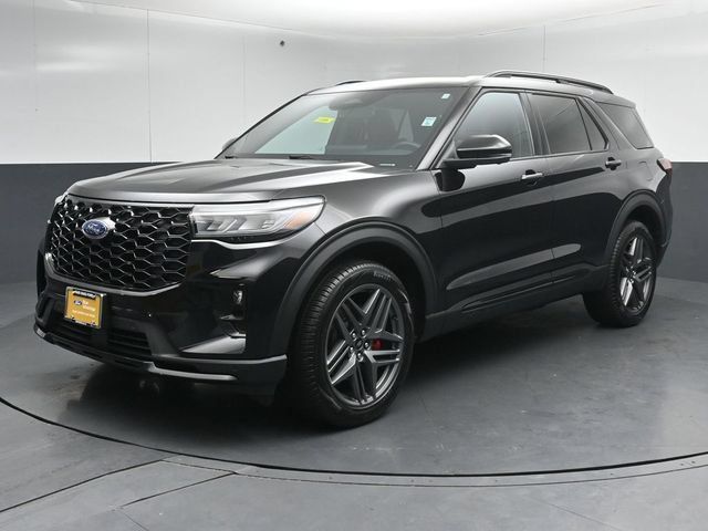 Certified 2025 Ford Explorer ST-Line w/ Premium Package AWD/4WD image 3