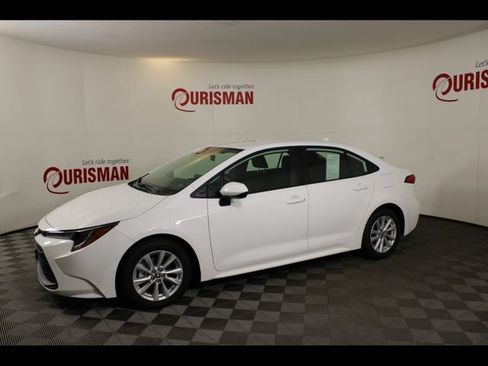Used 2026 Toyota Corolla LE w/ LE Premium Package FWD image 2