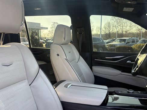 Used 2022 Cadillac Escalade ESV Sport w/ Touring Package image 32