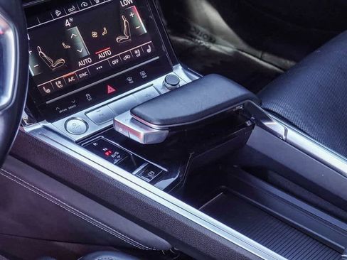 Used 2019 Audi e-tron Prestige w/ Prestige Package image 18