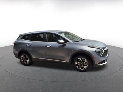 Used 2025 Kia Sportage LX FWD image 2
