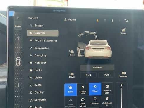 Used 2022 Tesla Model X image 11